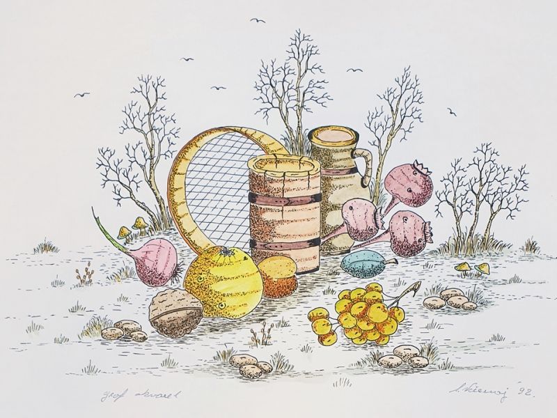 Strainer, pitcher and grapes